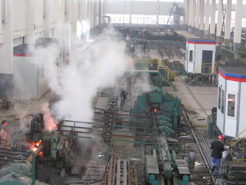 辽阳无缝钢管厂家生产车间